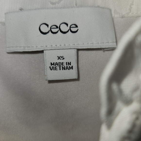 CeCe Textured White Blouse, Size XS, NWT - Picture 5 of 7